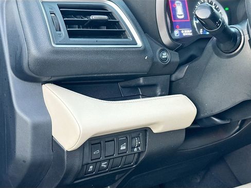 Used 2019 Subaru Ascent Limited image 11
