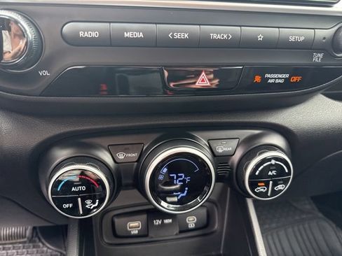 Used 2024 Hyundai Venue SEL FWD image 27