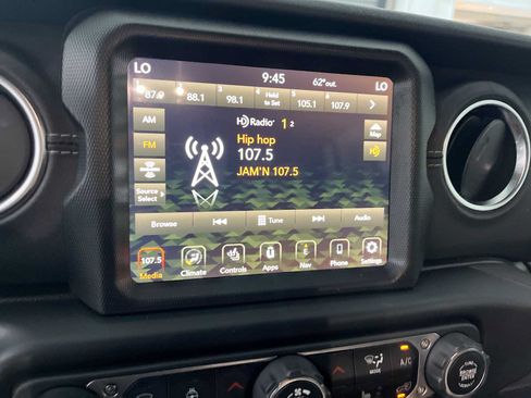 Used 2021 Jeep Wrangler Unlimited Sahara w/ Cold Weather Group AWD/4WD image 18