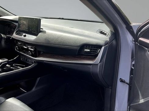 Used 2025 Nissan Rogue Platinum FWD image 26