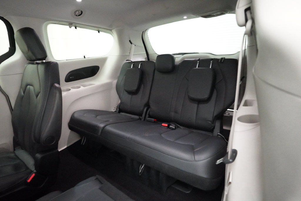 Used 2017 Chrysler Pacifica Touring-L Plus FWD image 17