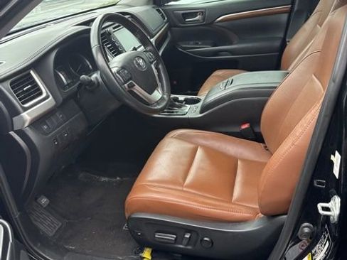 Used 2019 Toyota Highlander Limited image 3