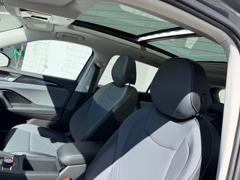 New 2026 Volkswagen Tiguan SE AWD/4WD image 18