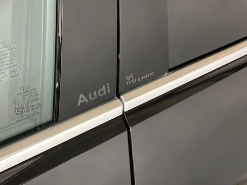 Used 2025 Audi Q5 Premium w/ Convenience Package image 28