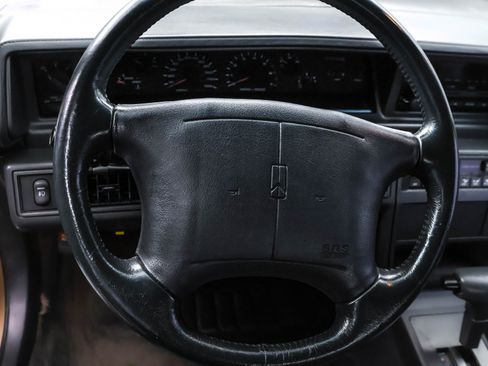 Used 1994 Oldsmobile Cutlass Supreme S FWD image 14