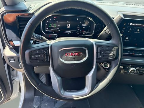 Used 2025 GMC Sierra 1500 SLT RWD image 10