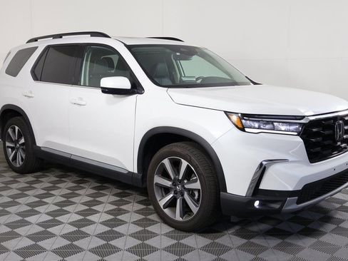 Used 2025 Honda Pilot Elite image 3
