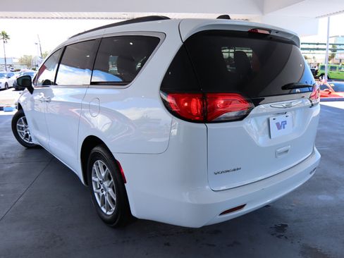 Used 2021 Chrysler Voyager Lxi image 8
