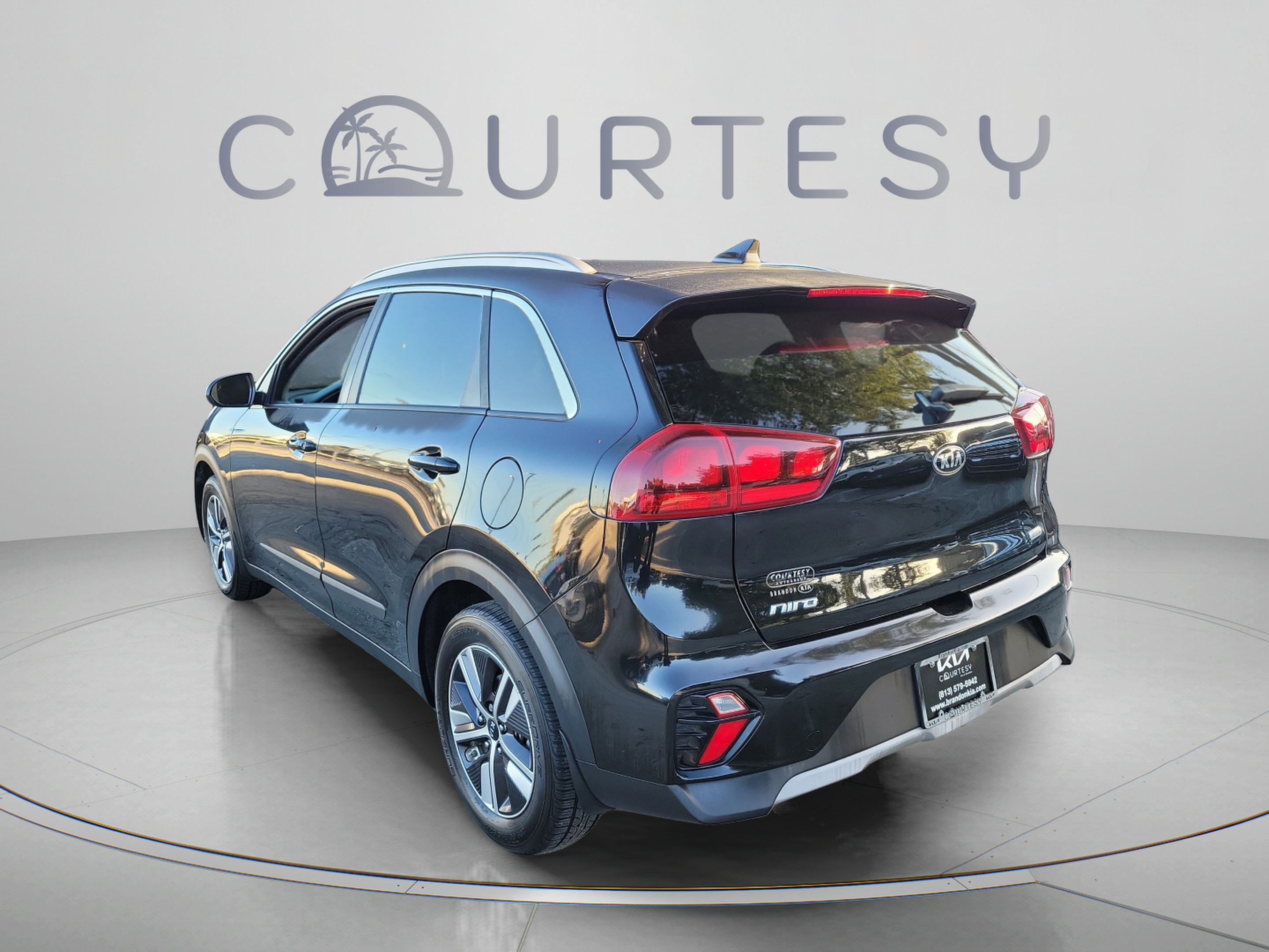 Used 2020 Kia Niro LXS FWD image 2