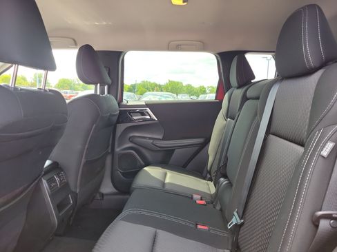 Used 2022 Mitsubishi Outlander ES AWD/4WD image 11