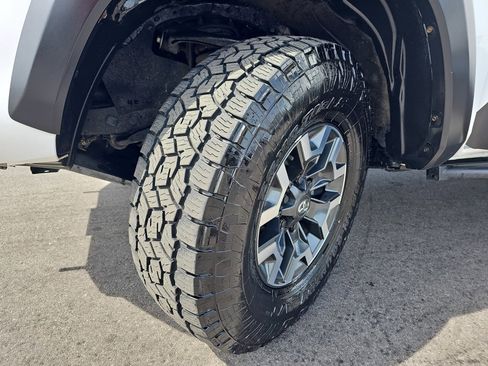 Used 2018 Toyota Tacoma TRD Off-Road AWD/4WD image 30
