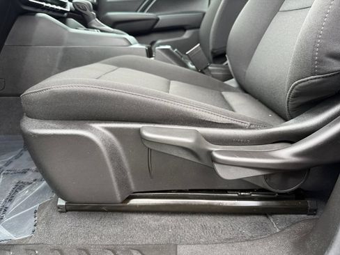 Used 2024 Chevrolet Colorado W/T RWD image 10