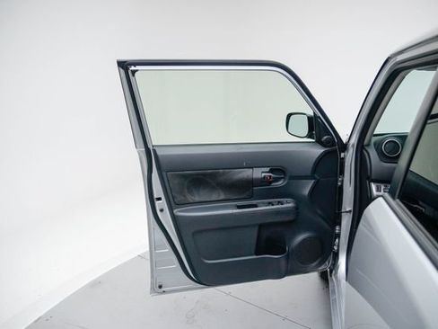 Used 2015 Scion xB FWD image 22