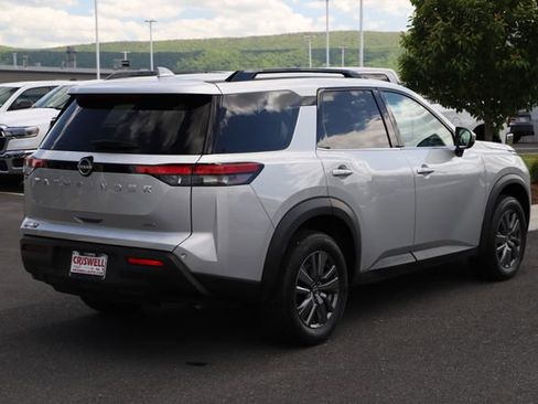 Used 2025 Nissan Pathfinder SV AWD/4WD image 5