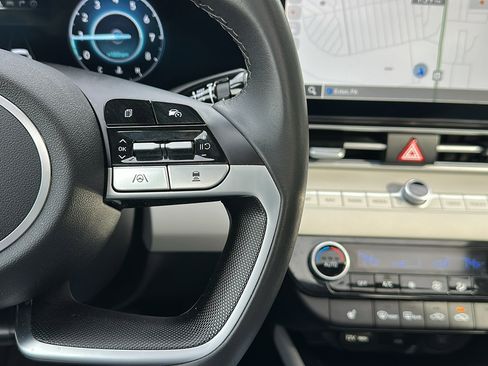 Used 2024 Hyundai Elantra Limited image 16