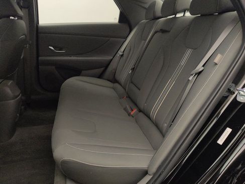 Used 2025 Hyundai Elantra SEL FWD image 18