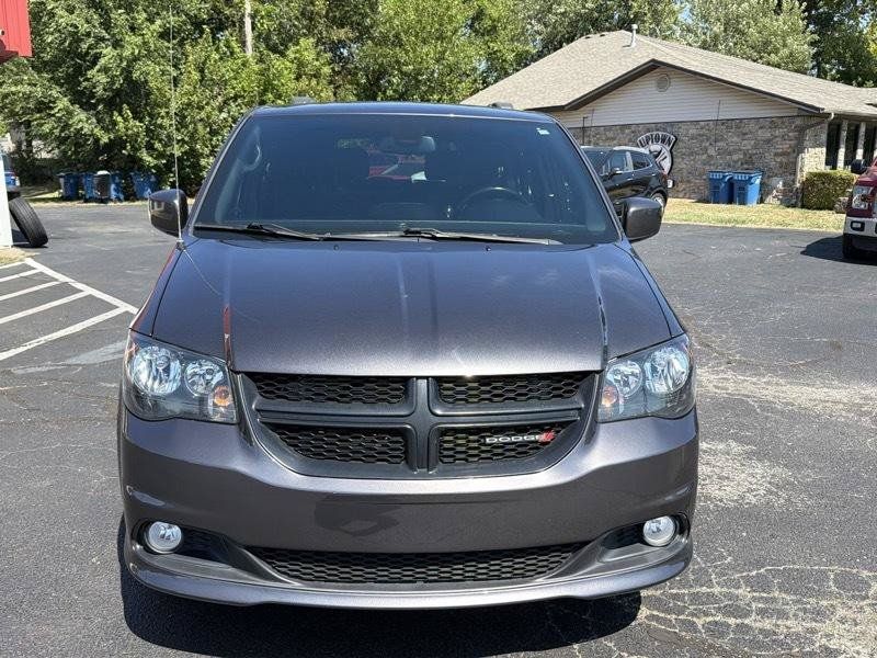 Used 2020 Dodge Grand Caravan SE FWD image 2