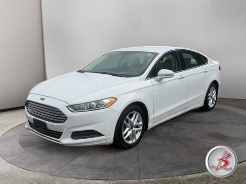 Used 2014 Ford Fusion SE FWD image 3