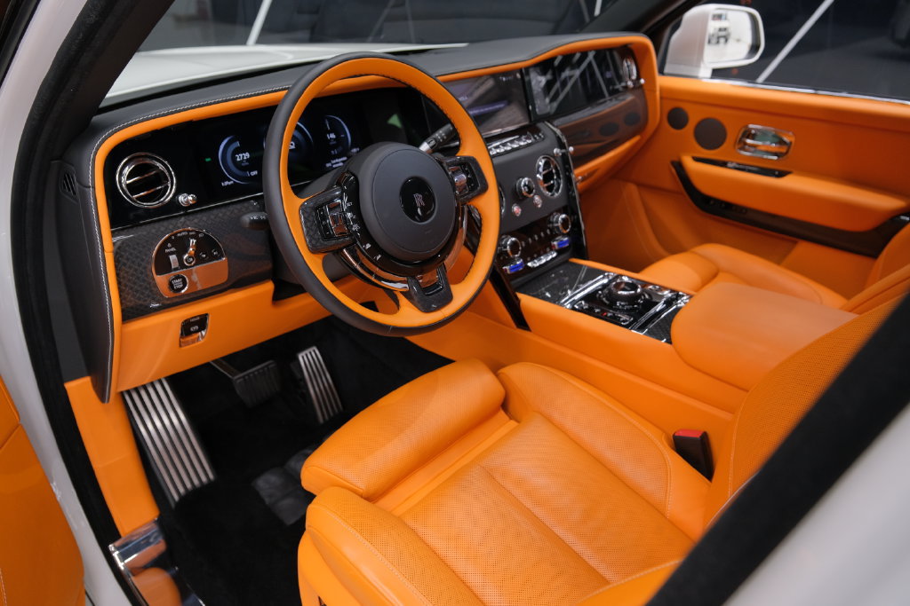 Used 2025 Rolls-Royce Cullinan Black Badge AWD/4WD image 45