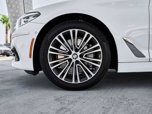Used 2018 BMW 540i w/ Premium Package RWD image 3