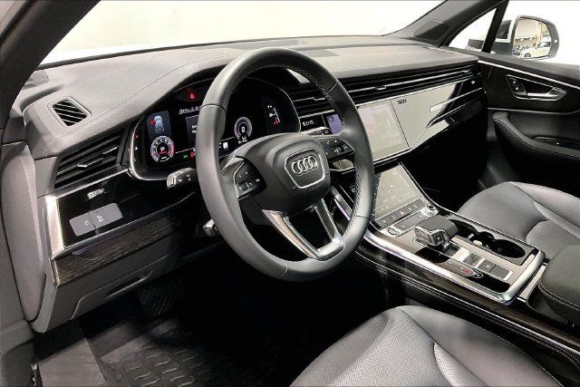 Used 2025 Audi Q7 3.0T Premium Plus w/ Premium Plus Package AWD/4WD image 7