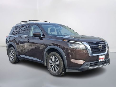 Used 2022 Nissan Pathfinder SL image 1