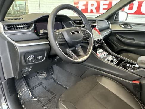Used 2023 Jeep Grand Cherokee Altitude AWD/4WD image 27