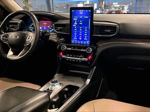 Used 2023 Ford Explorer Limited w/ Limited Technology Package image 14