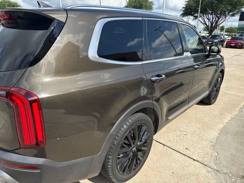 Used 2022 Kia Telluride SX w/ Towing Package FWD image 4