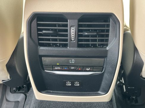 Used 2024 BMW 330i Sedan w/ Premium Package image 22