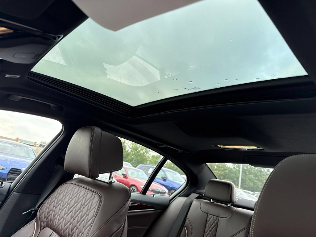 Used 2020 BMW M550i xDrive AWD/4WD image 16