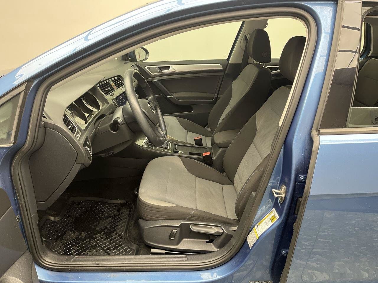 Used 2015 Volkswagen e-Golf Limited Edition FWD image 9