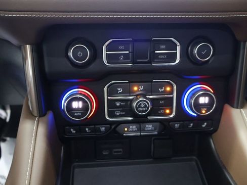 Used 2021 Chevrolet Tahoe High Country image 32