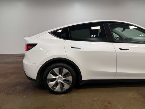 Used 2021 Tesla Model Y Long Range AWD/4WD image 32