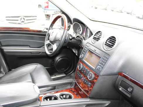 Used 2012 Mercedes-Benz GL 550 4MATIC image 12