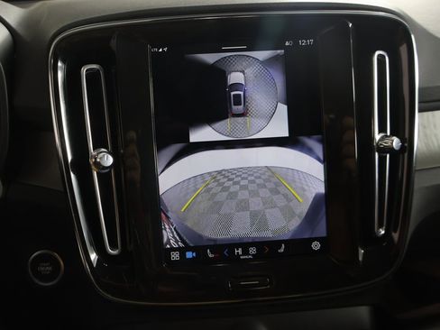 Used 2024 Volvo XC40 B5 Plus image 44