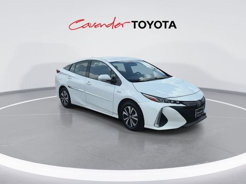 Certified 2018 Toyota Prius Prime Premium FWD image 2