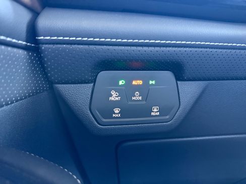 Used 2025 Volkswagen Atlas SE FWD image 19