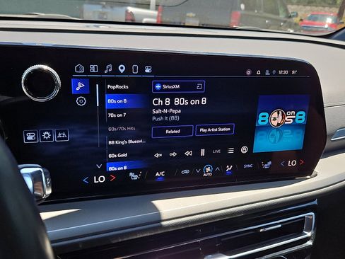 Used 2024 Chevrolet Traverse LT FWD image 17