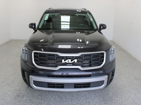 Used 2025 Kia Telluride S FWD image 3