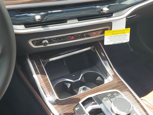 New 2026 BMW X7 xDrive40i w/ Premium Package AWD/4WD image 18
