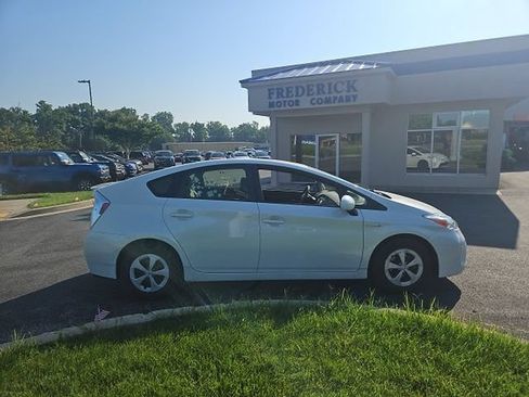 Used 2014 Toyota Prius Three FWD image 3
