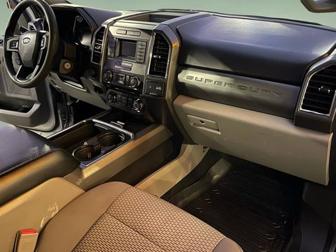 Used 2018 Ford F250 XLT w/ XLT Value Package image 24