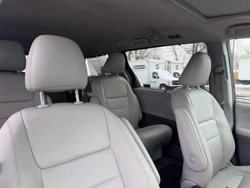 Used 2017 Toyota Sienna XLE Premium image 20