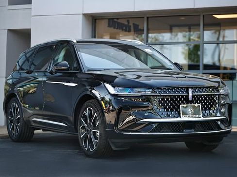 Used 2024 Lincoln Nautilus Reserve w/ Equipment Group 202A AWD/4WD image 1