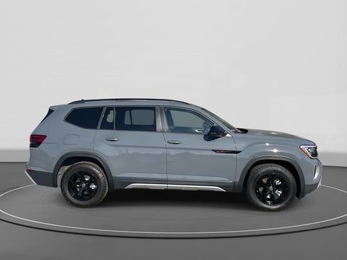New 2026 Volkswagen Atlas Peak Edition image 3