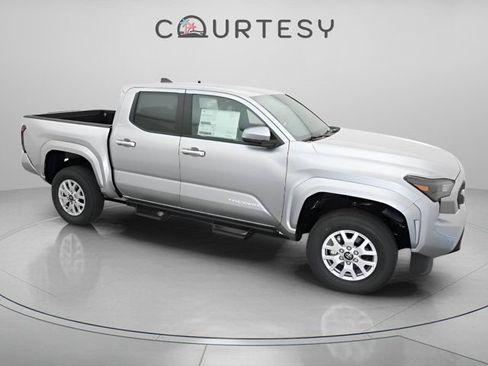 Certified 2026 Toyota Tacoma SR5 AWD/4WD image 30