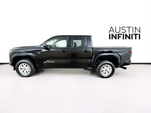 Used 2025 Toyota Tacoma SR5 AWD/4WD image 4