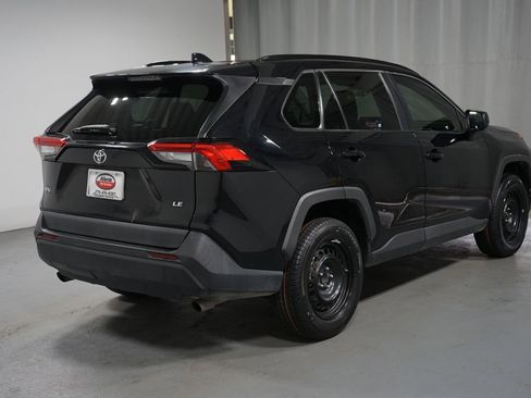 Used 2020 Toyota RAV4 LE image 8