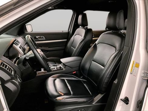 Used 2019 Ford Explorer XLT w/ Equipment Group 202A AWD/4WD image 24